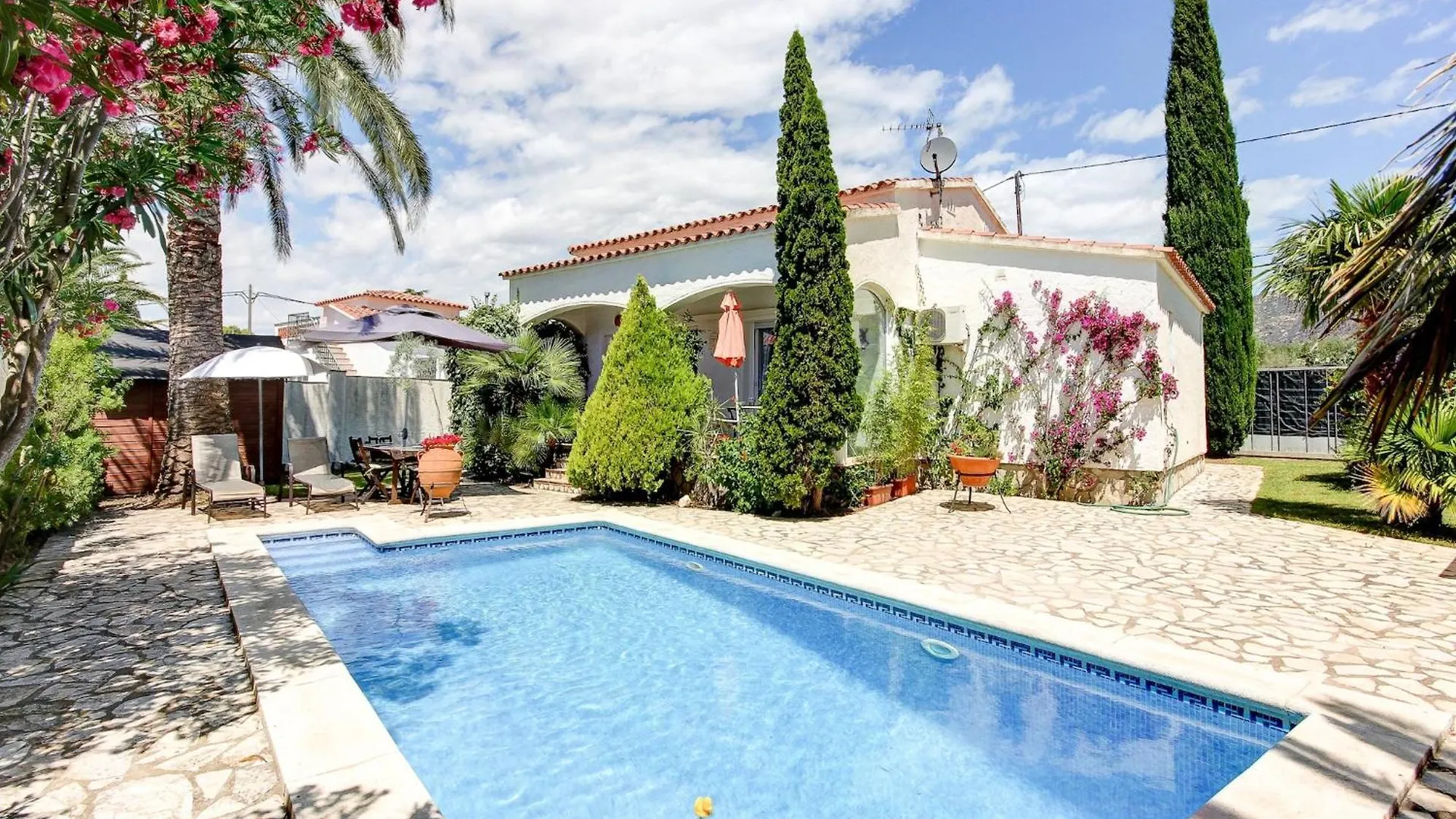 Lush Apartment With View Roses Holiday home